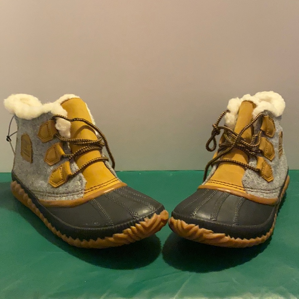 Sorel Women's Out N About Plus Waterproof Quarry Grey Boots NL3150-052 Sz 9 NWT